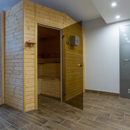 Jagiellonska Residence: Comfortable With Parking And Sauna *